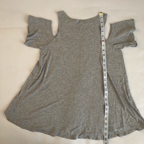 Urban Outfitter’s Kimchi Blue Cold Shoulder Top - Picture 8 of 9